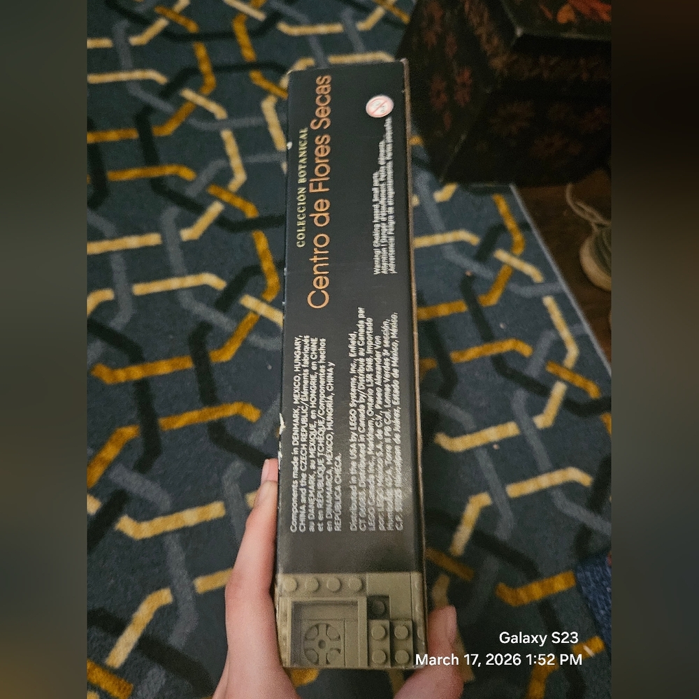 LEGO Dried Flower Centerpiece Set - Picture 4 of 4